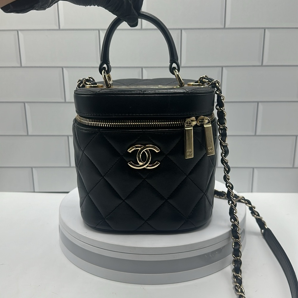 Chanel vanity case purse